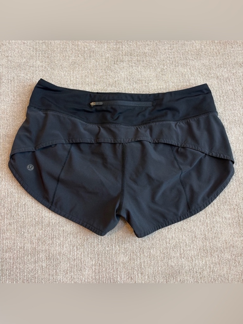 Lululemon Women’s Sz 6 Speed Up 2.5 “ Shorts